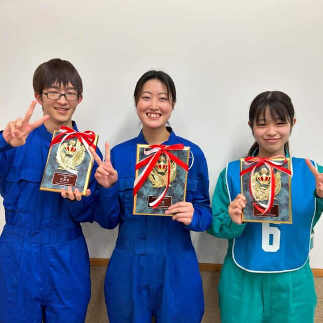 家庭犬訓練競技大会🏆に参加してきました‼️

1年生も2年生も練習の成果を発揮でき、見事入賞することができました👏

💐🎊🎉🎉🥇入賞おめでとう🥇🎉🎉🎊💐

学生もワンちゃんもよく頑張りました❣️
🐾⁡
⁡🐾⁡
⁡🐾
⁡#いばらき動物専門学院 #動物専門学校 #土浦市 #トリマー #ドッグトレーナー #動物看護師 #飼育員  #ぷーどる #担当犬 #ライセンス取得 #仔犬 #赤ちゃん #実習 #パートナードッグ  #iASC #いば動 #茨城 #動物 #専門 #学校  #犬 #いぬ #オープンキャンパス #個別面談 #訓練競技会