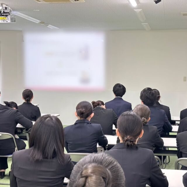 今日は #企業説明会 を行いました✨

みんな真剣にメモを取っていたり、質問をしたりしていました✍️📝

この企業説明会で学んだ事を活かして、就職活動を頑張って行きたいと思います👌
🐾
🐾
🐾⁡
⁡⁡⁡⁡⁡⁡⁡#いばらきどうぶつ専門学校 #いばらき動物専門学院 #動物専門学校 #いばどう #土浦市 #トリマー #ドッグトレーナー #動物看護師 #動物臨床助士 #飼育員 #ライセンス取得 #実習 #パートナードッグ #可愛い #iASC #いば動 #茨城 #動物 #専門 #学校 #犬 #オープンキャンパス #個別面談 #体験会 #水戸動物専門学校  #シェパード