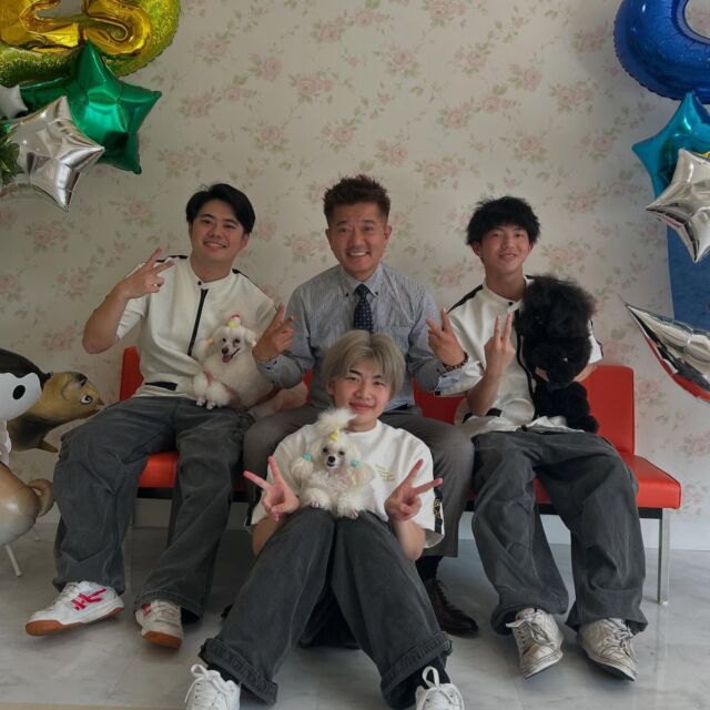 本日は世界で活躍されているS先生による #美容実習 がありました✨

「成長してる👏」と嬉しいお言葉も…🤫
 スウェルの作り方やハンドリングなどたくさんのアドバイスを頂けました💗

放課後は美容科仲良し3人組とお写真をとっていただきました🤝
よ〜く見てみると…皆同じズボンを履いているんです🤭
本日もありがとうございました。
次回もよろしくお願い致します🫶
🐾
🐾
🐾
 #トイプードル #ビションフリーゼ#コンチネンタルクリップ #ハンドラー #グルーマー#いばらき動物専門学院 #土浦 #担当犬 #ライセンス取得 #実習 #パートナードッグ #可愛い #iASC #いば動 #茨城 #動物 #専門 #学校  #犬 #いぬ #セットアップ #ショークリップ #入賞 #できるのはここだけ #現役のプロから教わる授業
