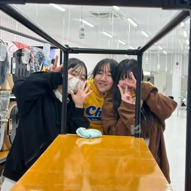 明日から冬休み⛄️💕

今日は大掃除をしました🧹✨
お世話になった教室をみんなでピカピカにしました👍⭐️

1年間ありがとう〜💖
休み明けも頑張っていこーー💪🔥
🐾
🐾
🐾
#いばらき動物専門学校 #土浦市 #トリマー #ドッグトレーナー #動物看護師 飼育 動物だいすき  ぷーどる 担当犬　ライセンス取得  オープンキャンパス 体験実習 iasc  ミルク 猫　猫学 キャットグルーマー ねっこ いっぬ ドックショー ショーカット