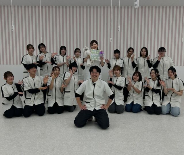 本日は現役カリスマトリマーのM先生が来てくださいました🥹💗
⁡
2年生、M先生に会えるのは今日が最後…😭
2年間貴重な経験、時間をつくってくださり
ありがとうございました😢︎💕︎

今後ともよろしくお願い致します🐶
🐾
🐾
🐾
#いばらきどうぶつ専門学校 #いばらき動物専門学院 #動物専門学校 #いばどう #土浦市 トリマー ドッグトレーナー 動物看護師 動物臨床助士 飼育員 ライセンス取得 実習 パートナードッグ 可愛い iASC いば動 動物 専門 学校 犬 オープンキャンパス 個別面談 体験会 水戸動物専門学校 現役のプロから教わる授業 感謝を込めて