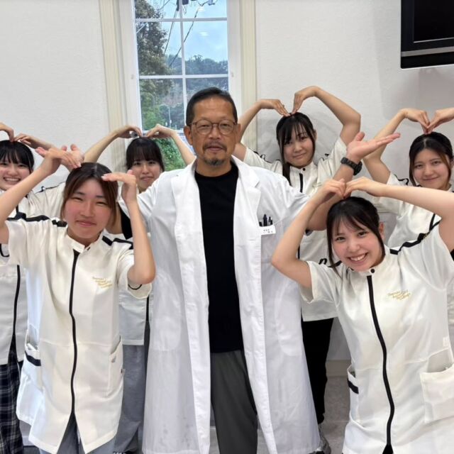 本日も#手術実習 3件ありました

先輩と一緒に薬の作り方や術後管理の流れを教わりました💊✨
慣れない作業でしたが、最後までがんばりました💪🌟

みんな2日間お疲れ様❣️
K先生も2日間ありがとうございました🙇‍♀️
次回もよろしくお願いします✨
 🐾
 🐾
 🐾
 #いばらきどうぶつ専門学校 #動物専門学校 #いばどう #現役のプロから教わる授業