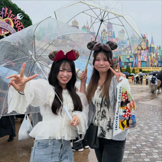 ディズニーランド満喫中💕

アトラクションたくさん乗るぞ‼️と
意気込む生徒も😊

可愛らしいカチューシャをつけてる学生達を発見👀💕
とても似合っているよ〜💪

全力に楽しんでいこう‼️
🐾
🐾
🐾
#いばらきどうぶつ専門学校 #iASC #いばどう #動物専門学校 #研修旅行