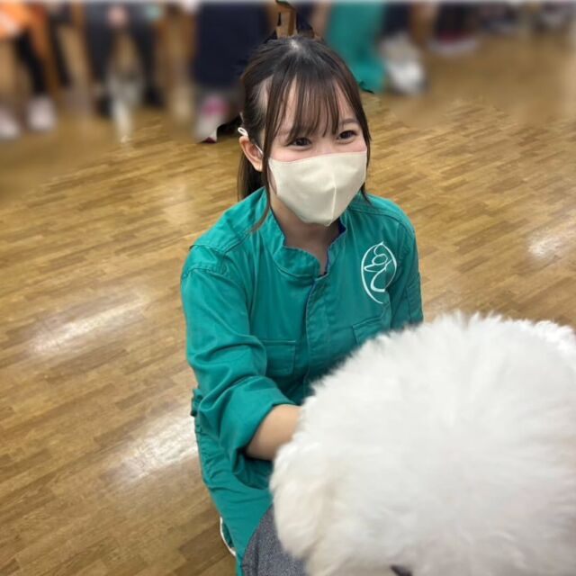 今日は#アニマルセラピー 🐶🌼に行ってきました✨
　
たくさんの方に抱っこや撫でて頂きました😊💕

ワンちゃん🐶を膝の上に乗せてもらい、写真もたくさん撮って頂きました✨

今日はありがとうございました🎶
またよろしくお願い致します🙇‍♀️
🐾
🐾
🐾⁡
#いばらきどうぶつ専門学校 #動物専門学校 #いばどう